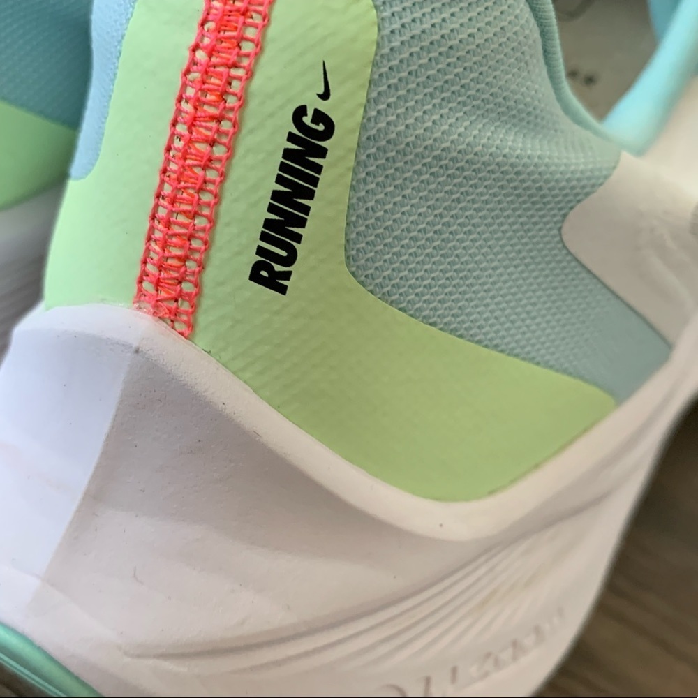 Nike - Picture 6 of 13